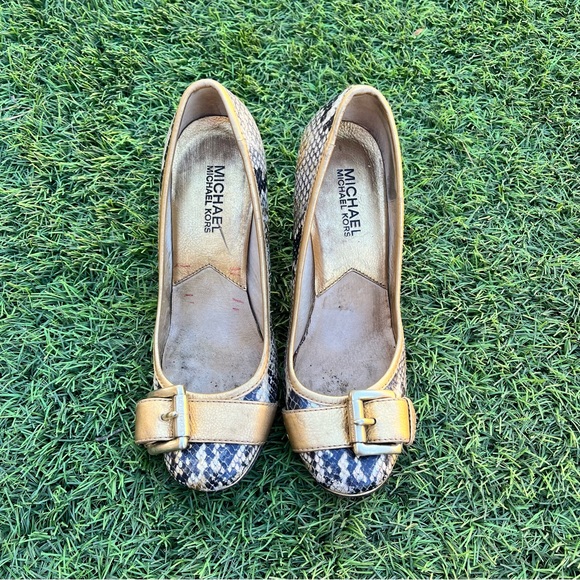 ❣️SALE❣MK Michael Kors Women’s Snake Skin Leather Heels Shoes - Picture 3 of 8